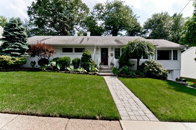 Property Photo:  185 Lincoln Blvd  NJ 07630 