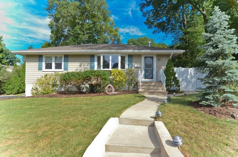 Property Photo:  900 Crest Pl  NJ 07676 