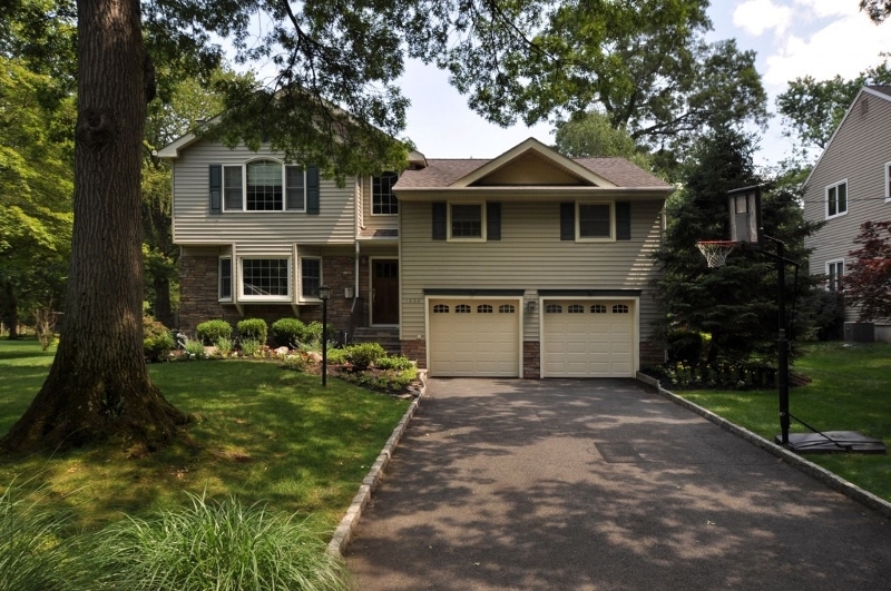 Property Photo:  1688 Oakwood Ter  NJ 07076 