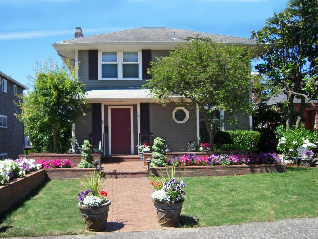 Property Photo: 3037 29th Ave W WA 98199