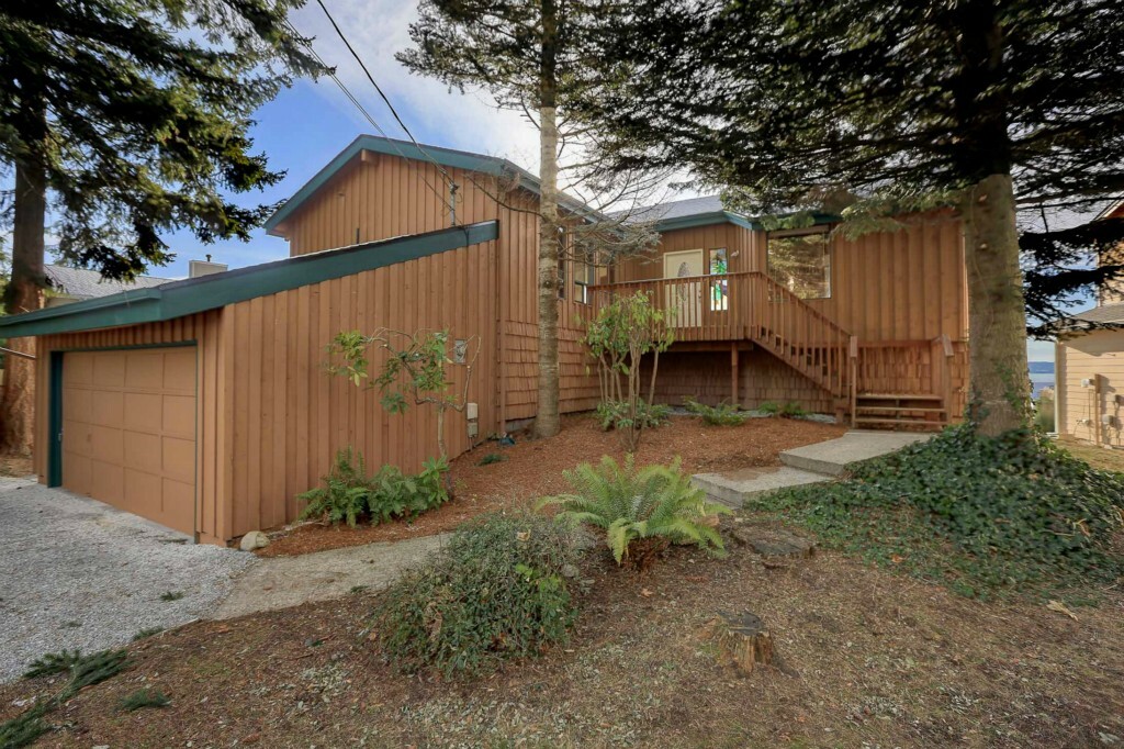 Property Photo:  2224 S Camano Dr  WA 98282 