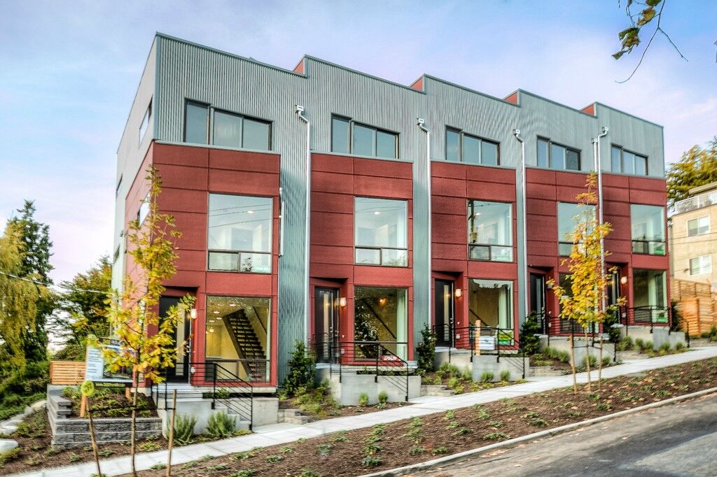 Property Photo: 250 E Roanoke St WA 98102