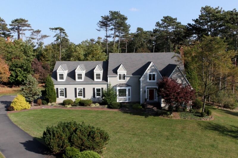 Property Photo:  1 Hill Hollow Dr  NJ 08867 