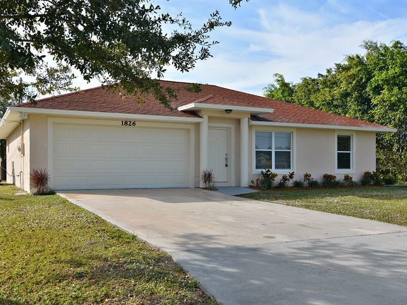 Property Photo:  1826 SW Dalmatian Avenue  FL 34953 