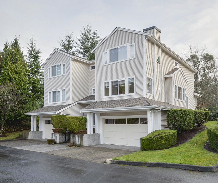 Property Photo:  4714 Fairwood Blvd NE 401  WA 98422 