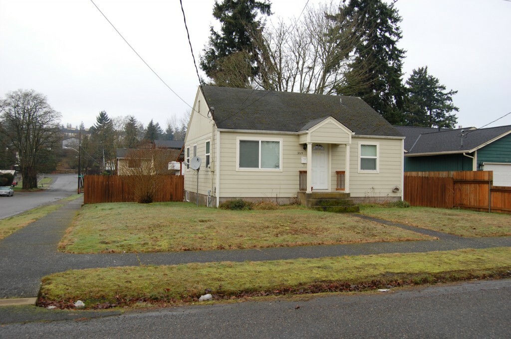 Property Photo:  3224 S Gunnison St  WA 98409 