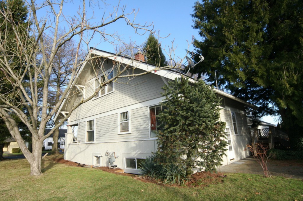Property Photo: 1319 Front St WA 98264