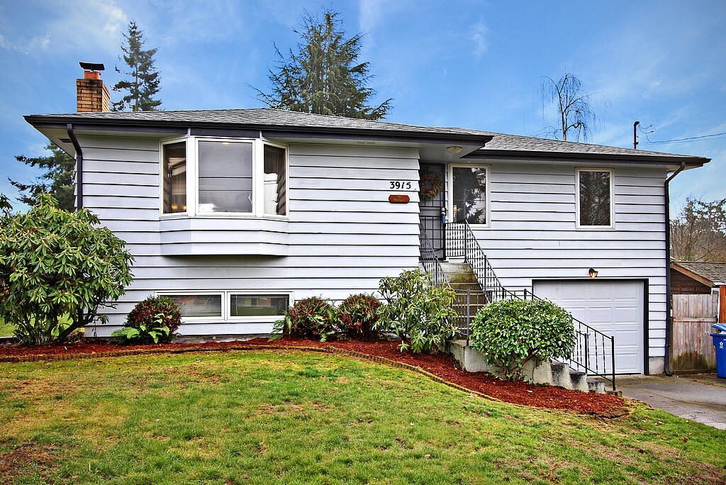 Property Photo:  3915 S 248th  WA 98032 