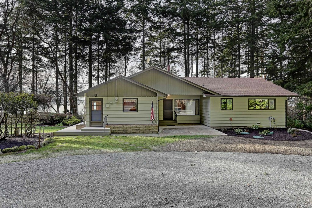 Property Photo:  653 Sunset Dr  WA 98282 