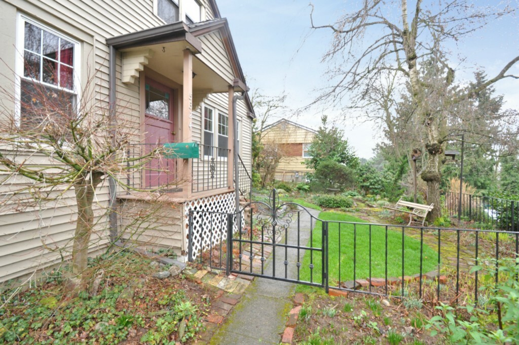 Property Photo: 5324 14th Ave S WA 98108