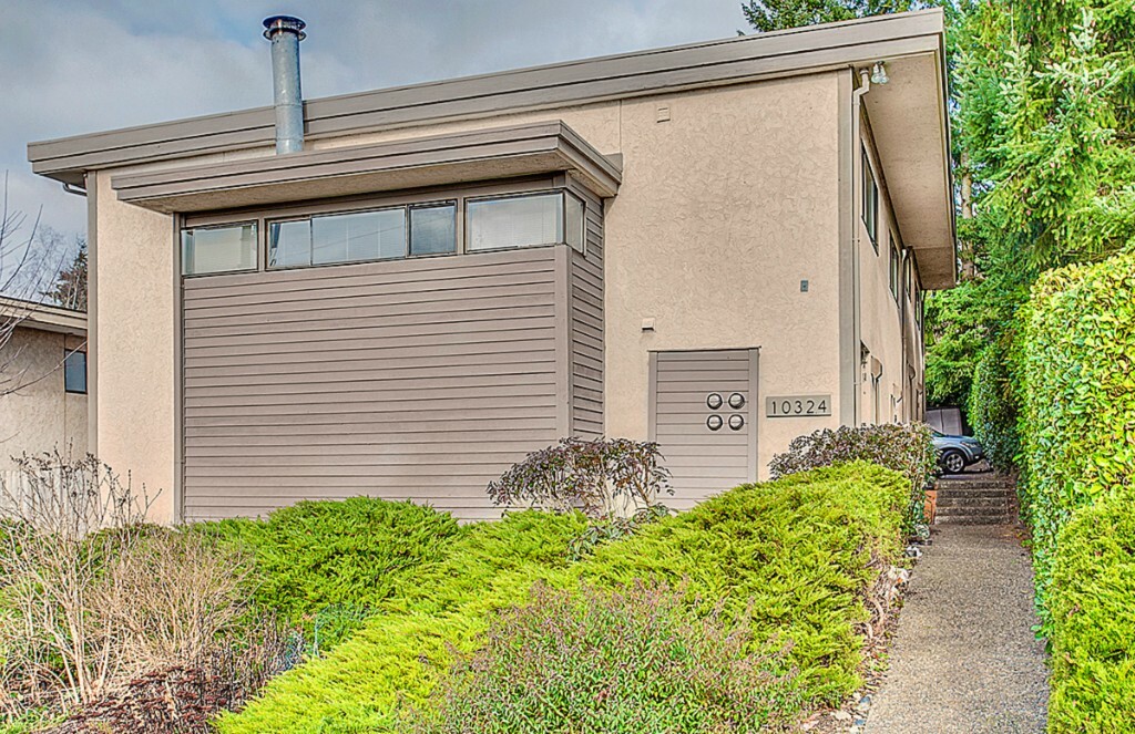 Property Photo:  10324 NE 186th St  WA 98011 