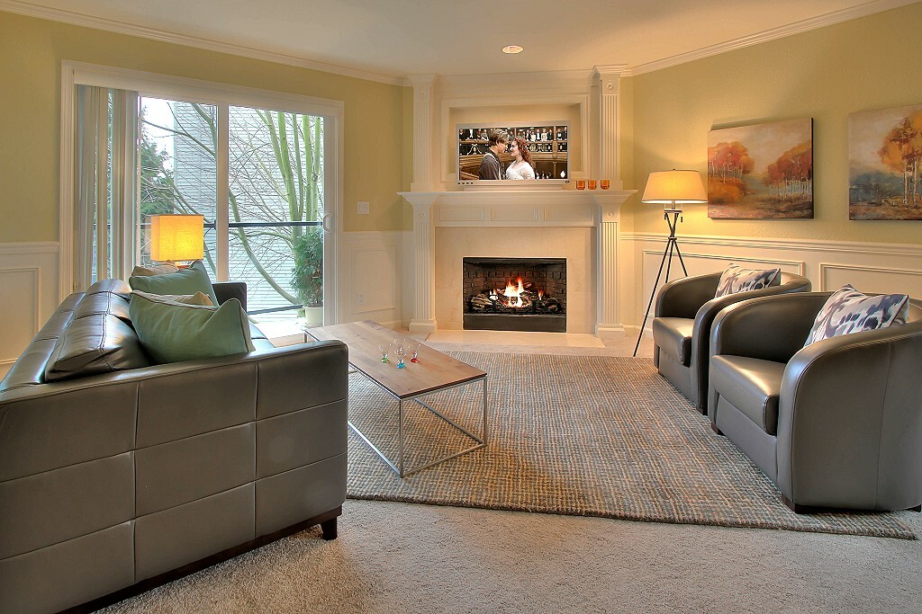 Property Photo: 408 2nd Ave S 203 WA 98033
