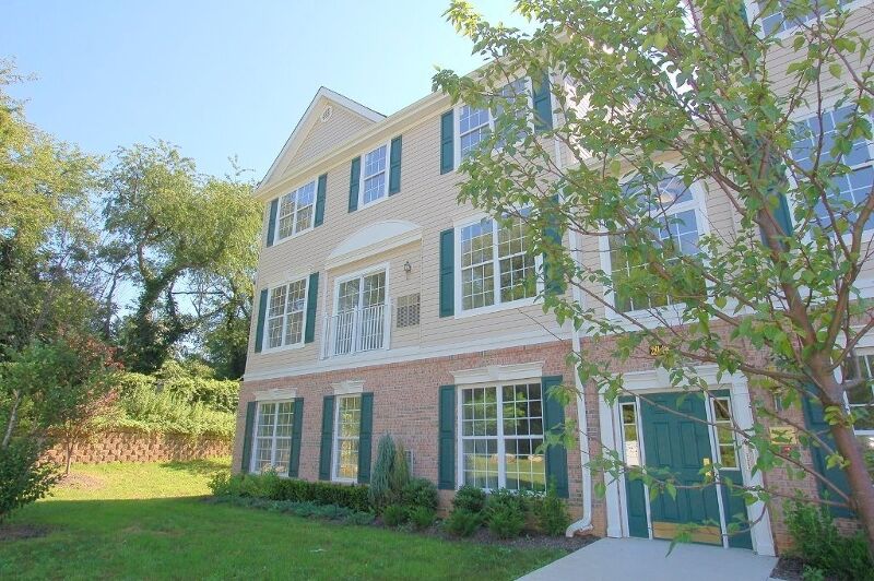 Property Photo:  284 Rainbow Way  NJ 08865 