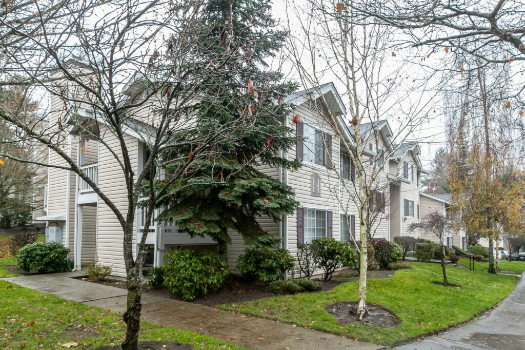 Property Photo:  19230 Forest Park Dr NE H225  WA 98155 