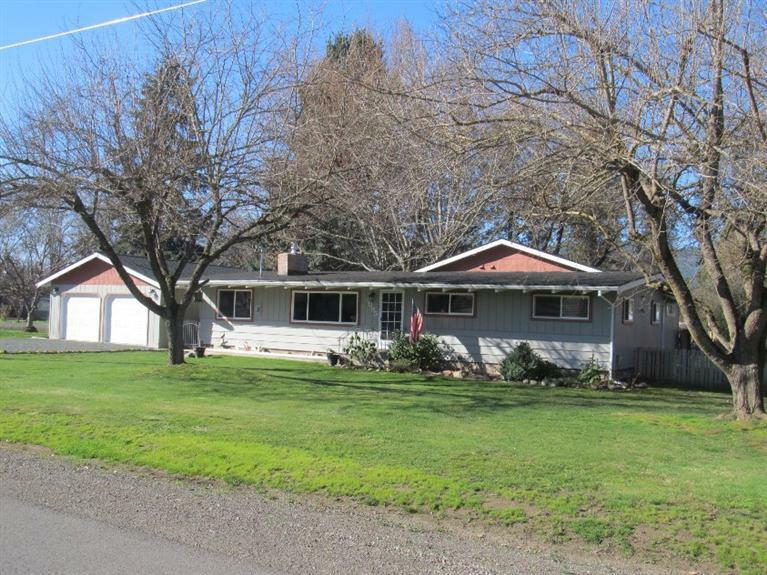 Property Photo: 4095 Sunland Avenue OR 97502