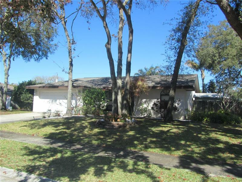 Property Photo:  1009 Rosetree Lane  FL 34689 