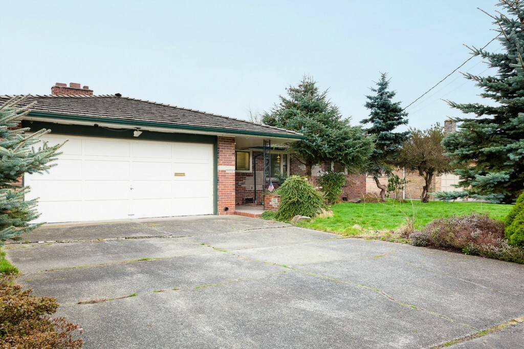 Property Photo:  4841 Alpine Dr  WA 98203 