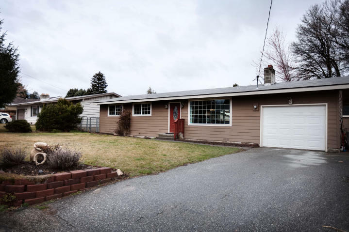 Property Photo: 1330 Holbrook St WA 98801