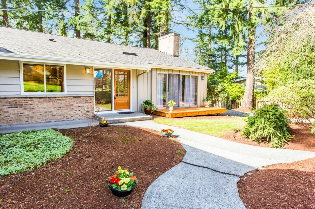 Property Photo:  16517 78th Place NE  WA 98028 