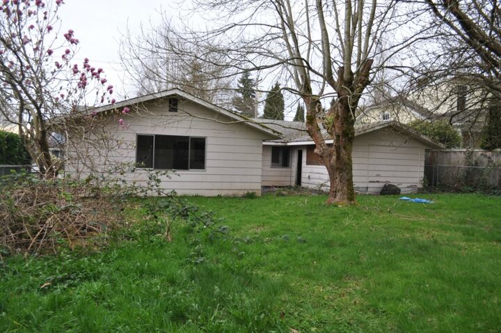 Property Photo:  303 Avenue A  WA 98290 