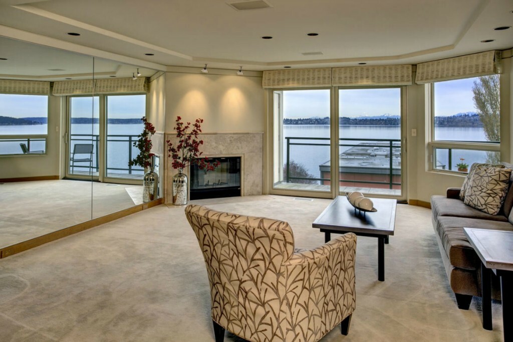 Property Photo: 725 1st St S 303 WA 98033