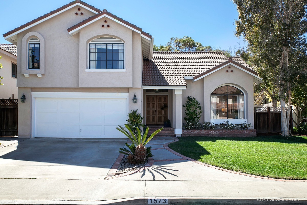 Property Photo:  1573 Summerdawn  CA 92024 