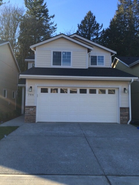 Property Photo:  786 Courage Ct SE  WA 98366 