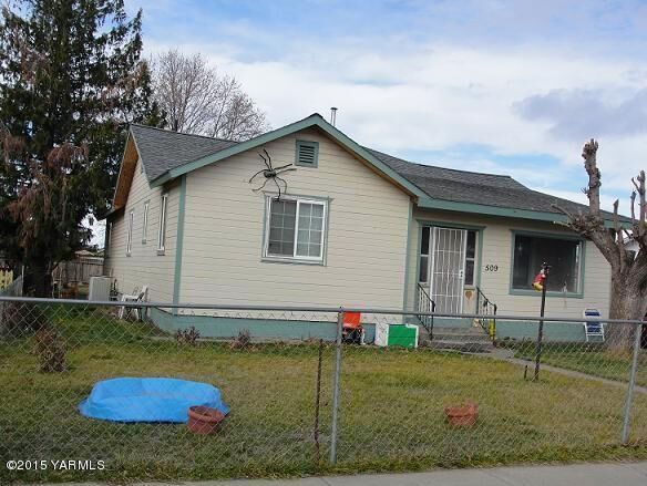 Property Photo: 509 S Toppenish Ave WA 98948