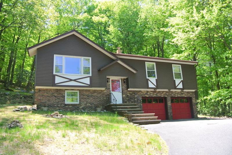 Property Photo:  167 Glenside Trl  NJ 07871 