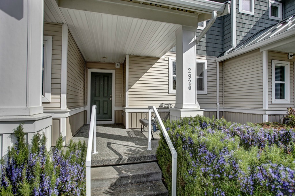 Property Photo:  2920 SW Raymond St  WA 98126 