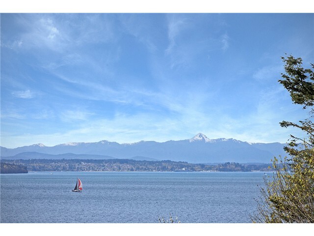 Property Photo:  7019 47th Ave SW 1  WA 98136 