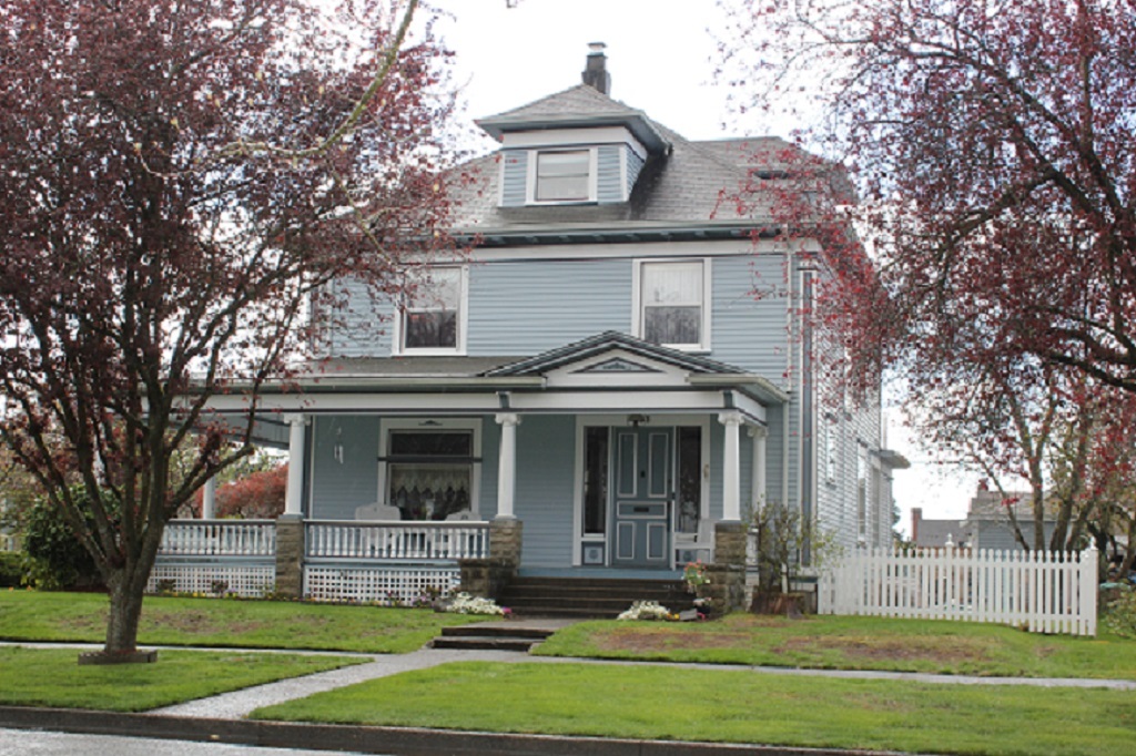 Property Photo: 703 E St WA 98531