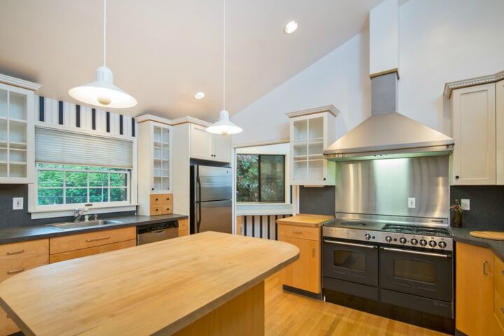 Property Photo: 8730 242nd St SW WA 98026