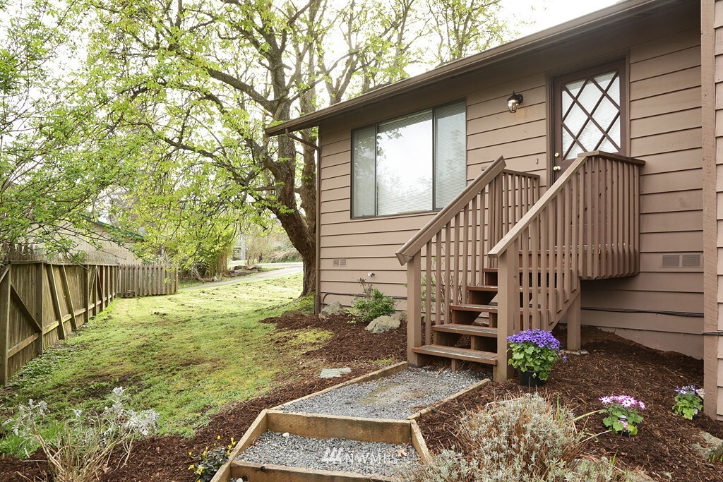 Property Photo: 574 Luhn Avenue WA 98260