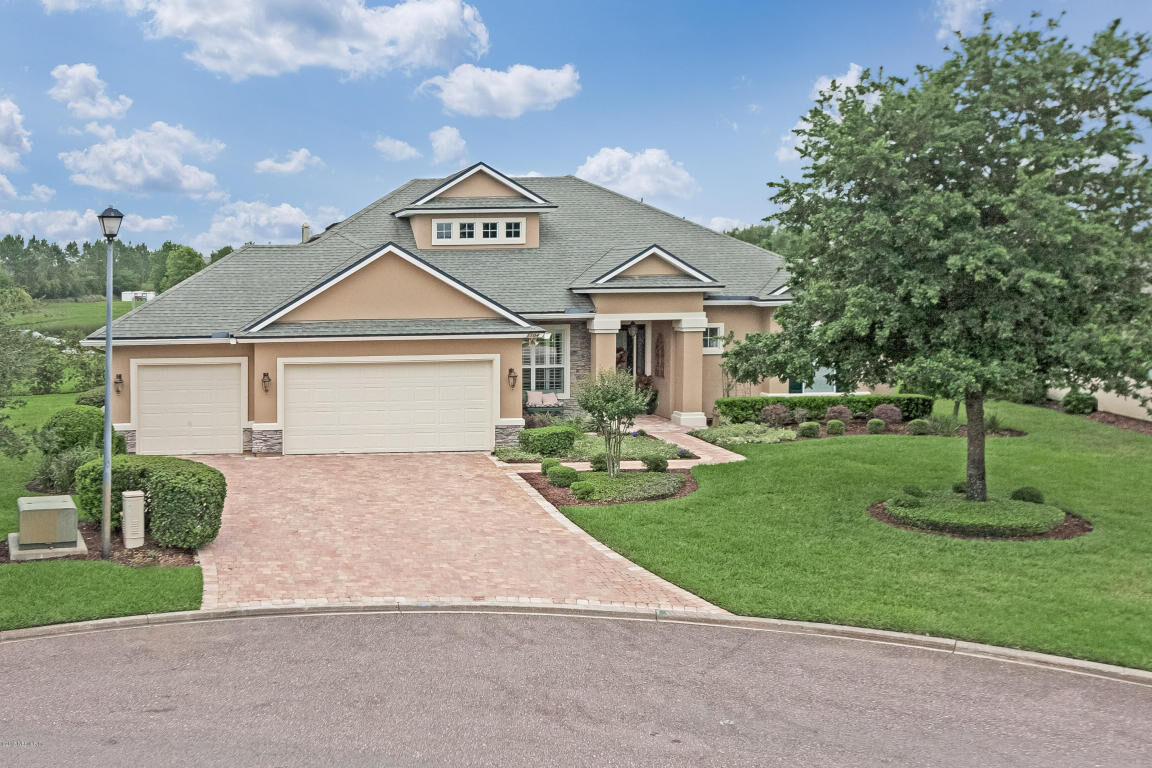 Property Photo: 1104 N Campania Court FL 32092