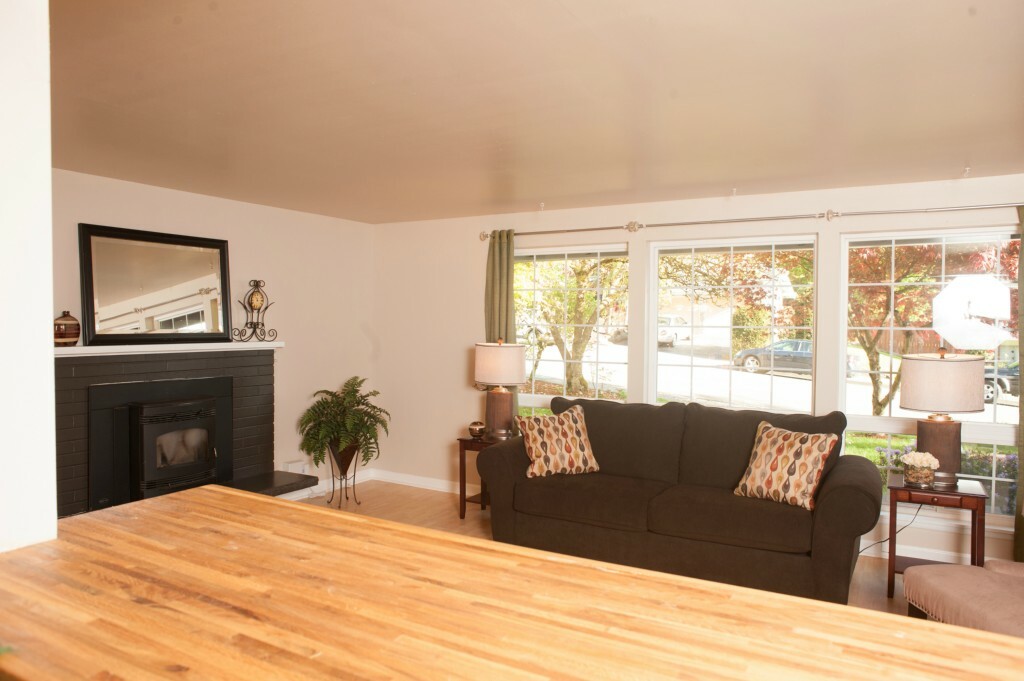 Property Photo: 2802 Forest View Dr WA 98203