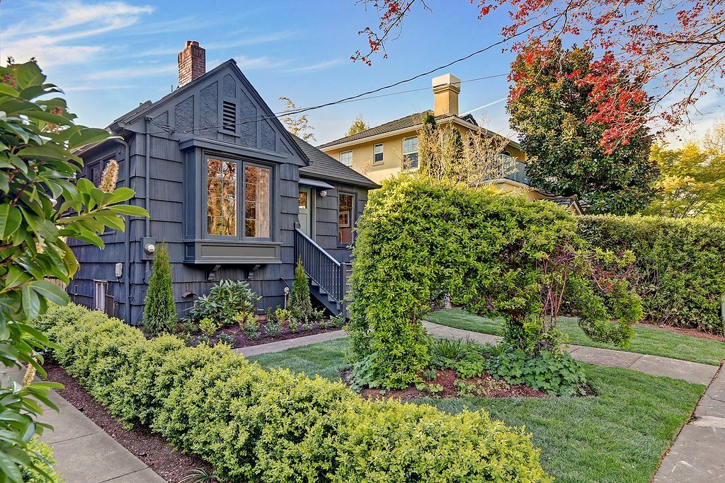 Property Photo: 1511 42nd Ave E WA 98112