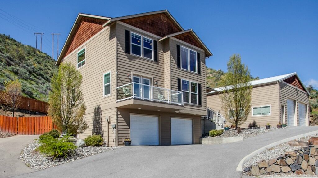 Property Photo:  2094 Champion Lane  WA 98801