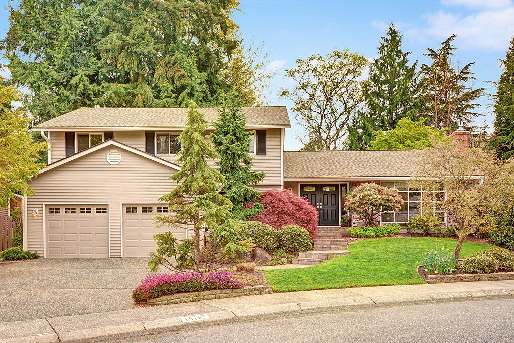 Property Photo:  19107 SE 45th St  WA 98027 