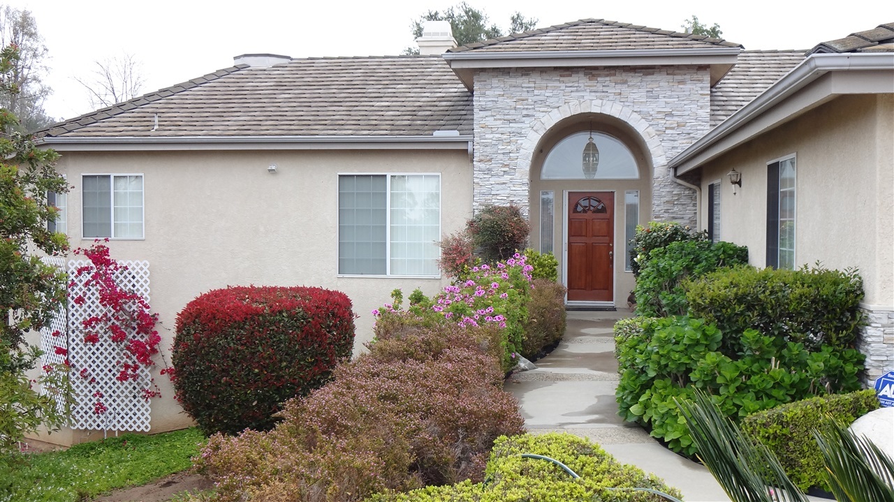 Property Photo:  2212 Crest Hill Lane  CA 92028 