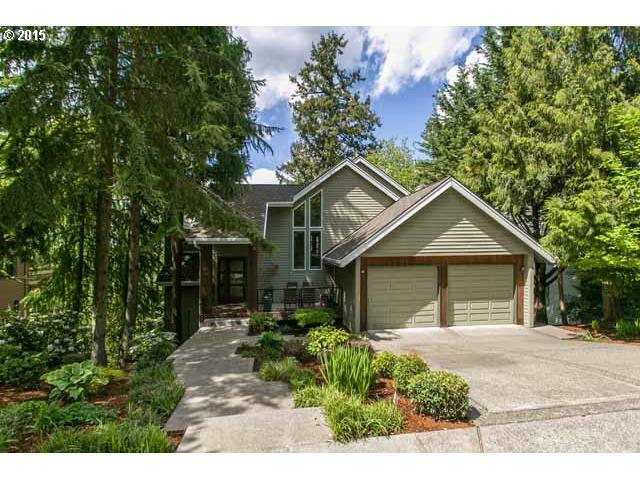 Property Photo: 1681 Woodland Ter OR 97034