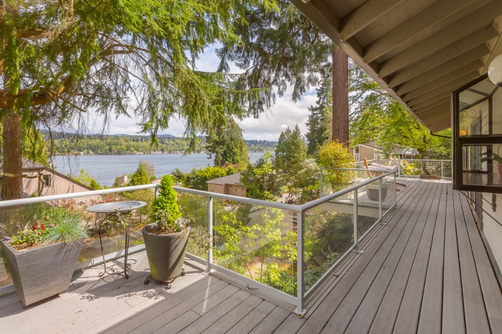 Property Photo:  9420 SE 54th St  WA 98040 