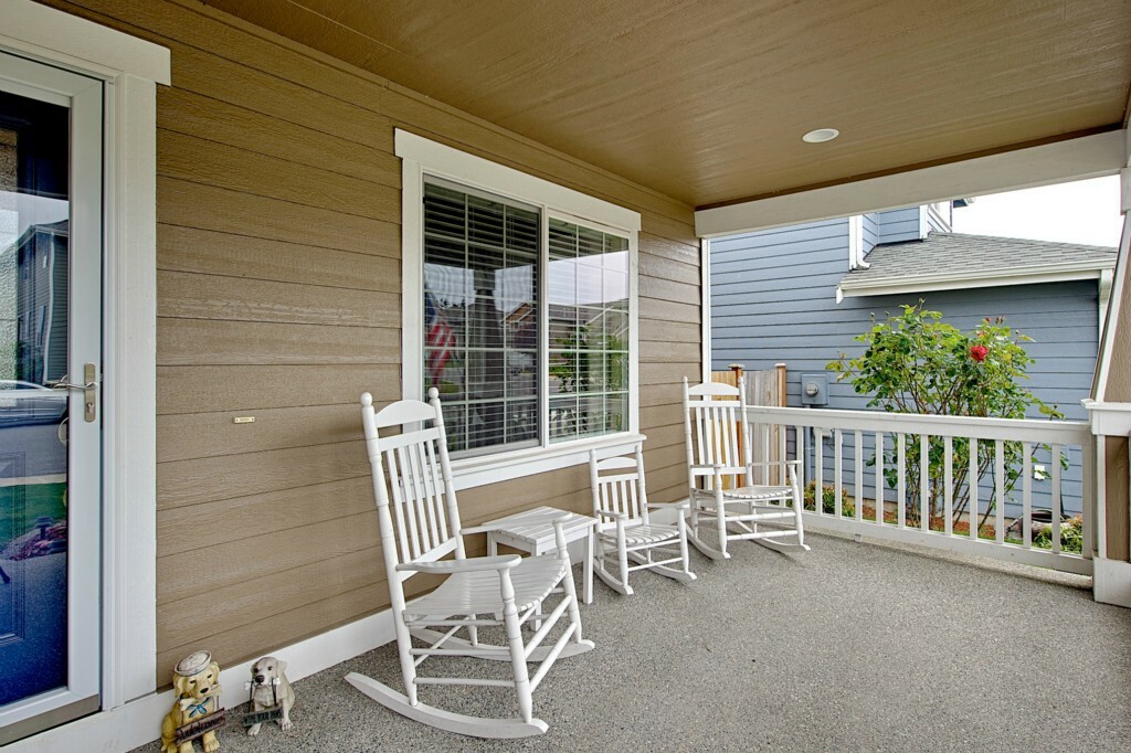 Property Photo:  1990 NW 9th Ave  WA 98277 