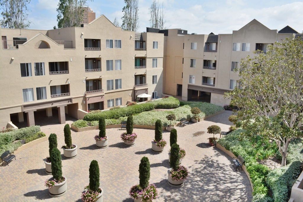 Property Photo: 8889 Caminito Plaza Centro 7423 CA 92122