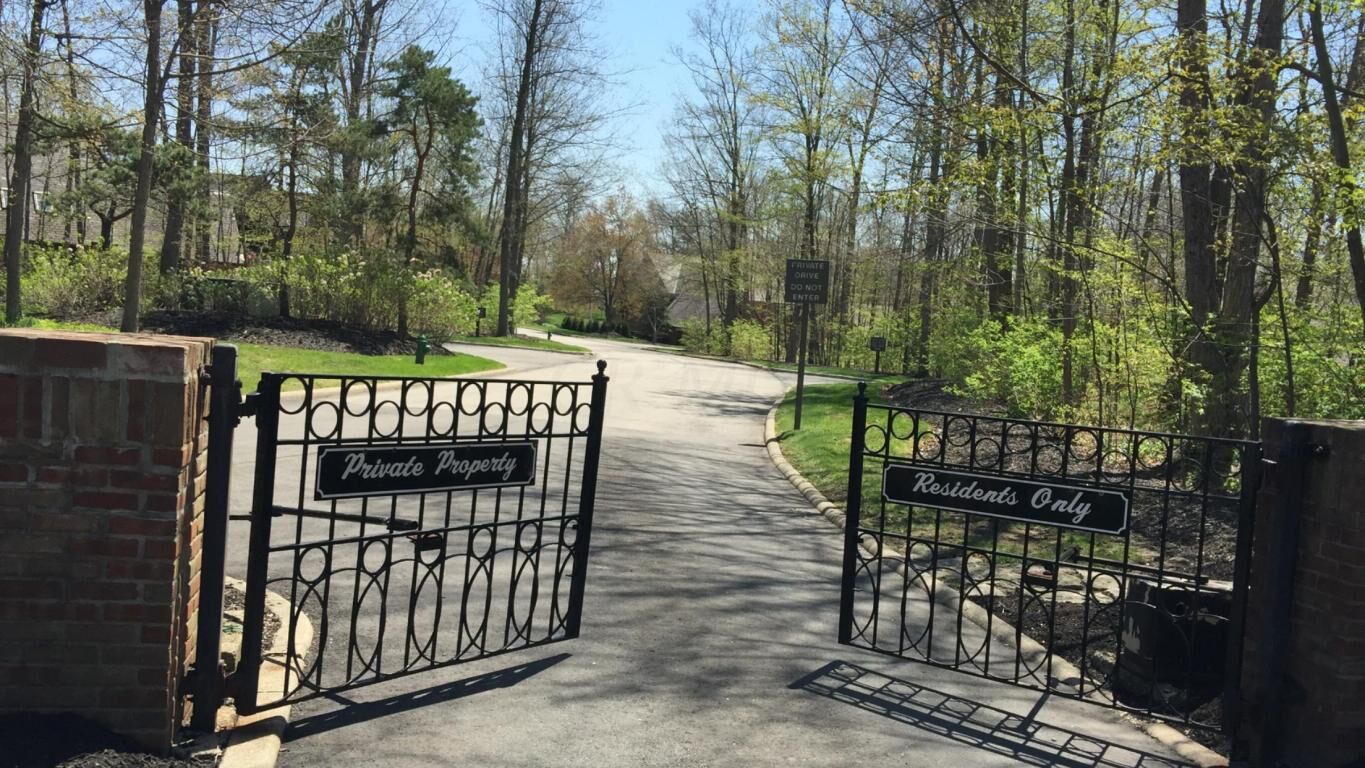 Property Photo:  8758 Dunsinane Drive  OH 43017 