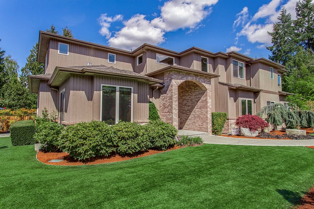 Property Photo: 10238 SE 16th St WA 98004