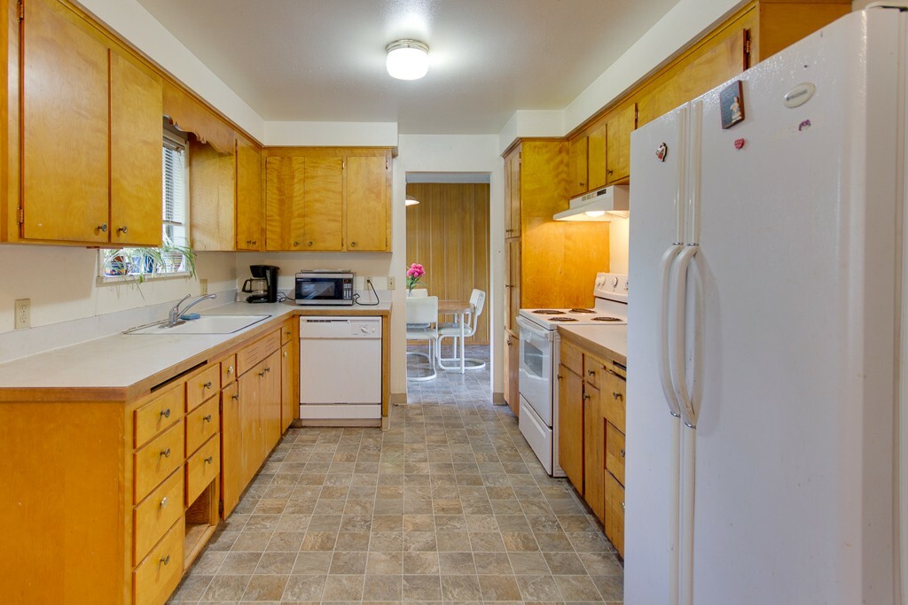 Property Photo: 8629 196th St SW WA 98026