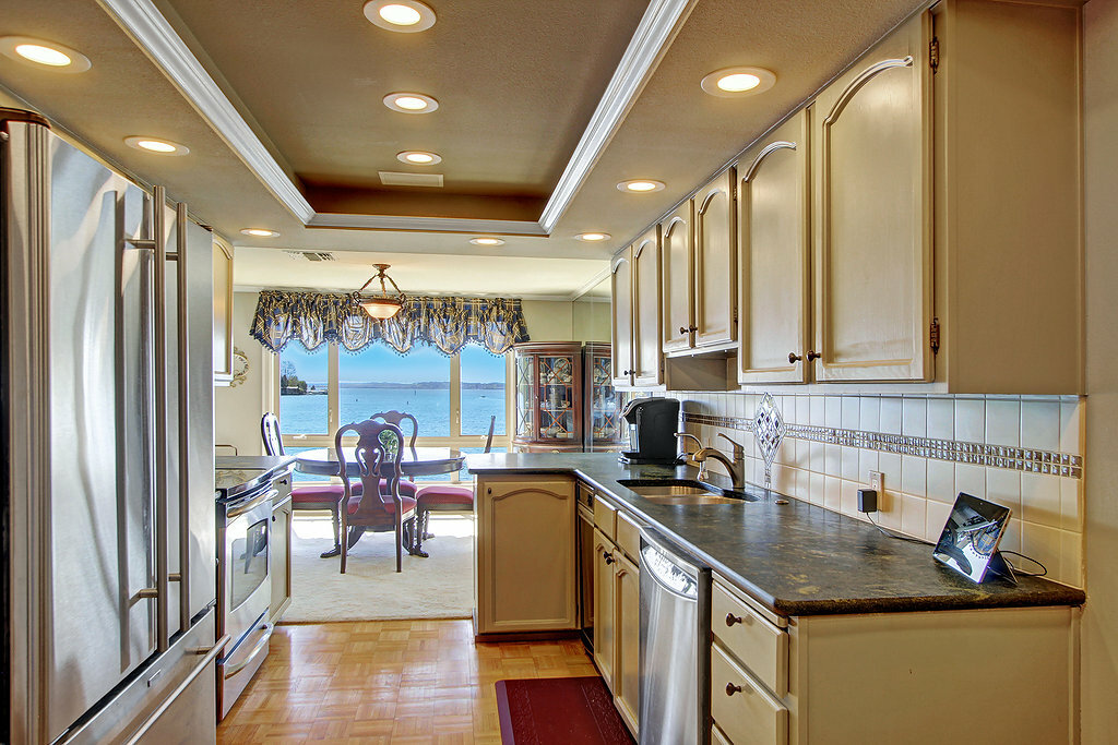 Property Photo:  9727 NE Juanita Dr 307  WA 98034 