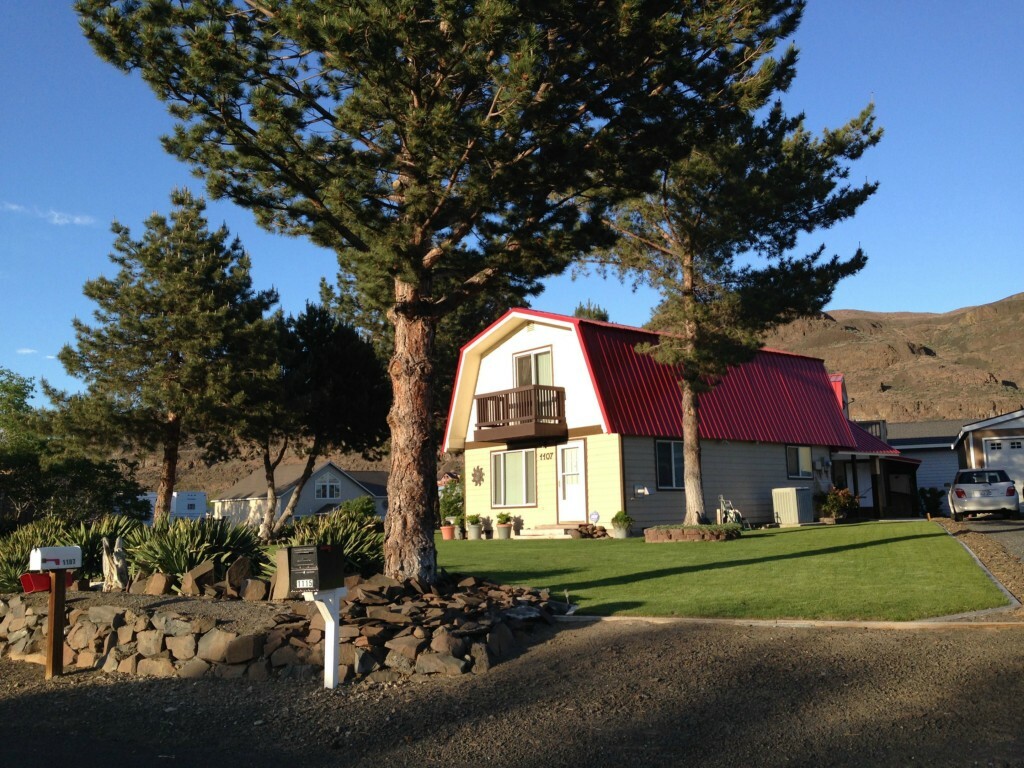Property Photo: 1107 River Dr SW WA 98848