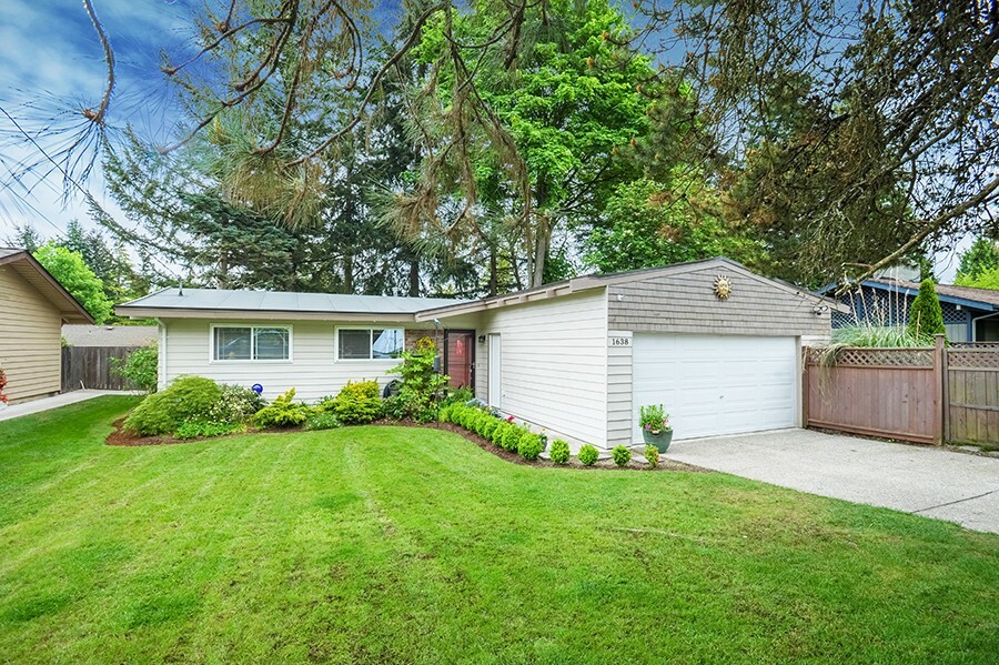 Property Photo:  1638 172nd Ave NE  WA 98008 